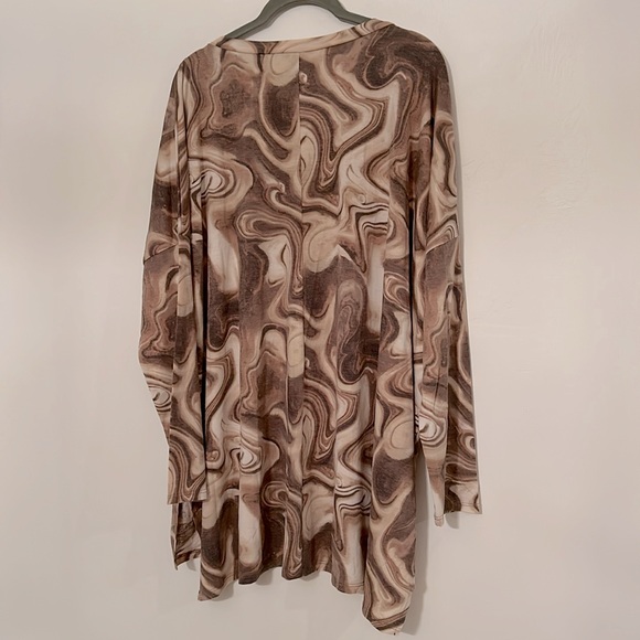 NWOT Zenana Hi-low Blouse in Mocha Marble - Picture 4 of 6